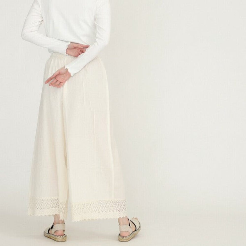 Wide-leg trousers with hollow lace hem