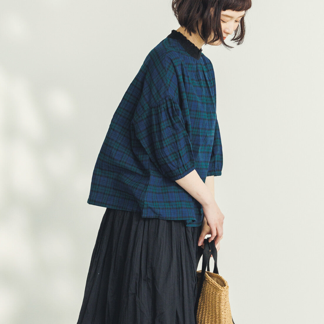 蕾絲領口高領襯衫