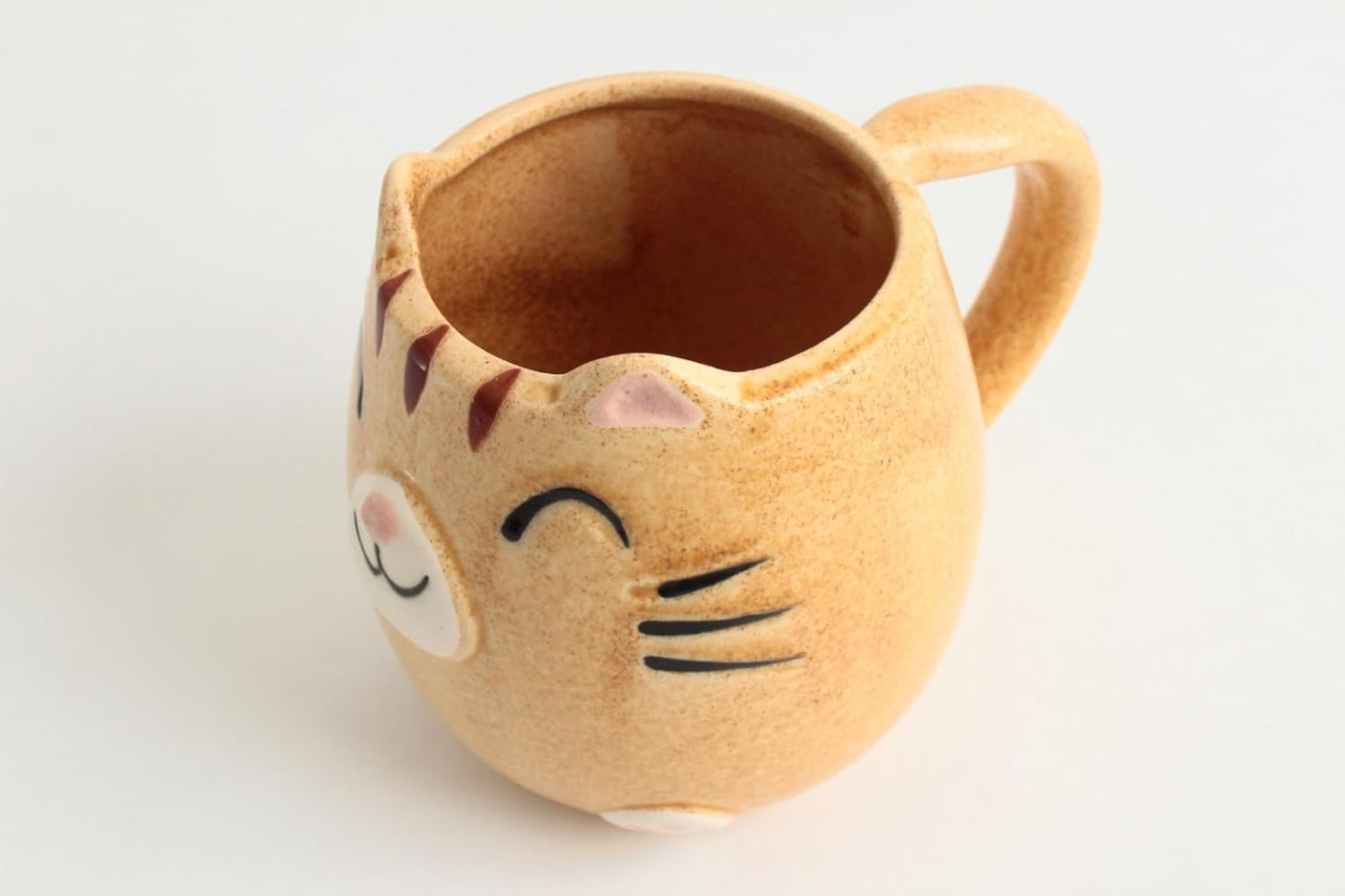 Smiling cat round mug