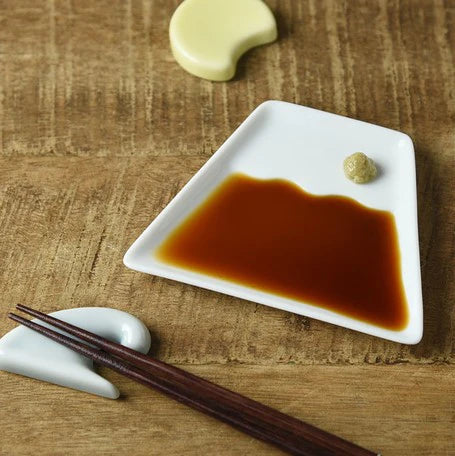 Mino-yaki Mount Fuji white porcelain soy sauce dish
