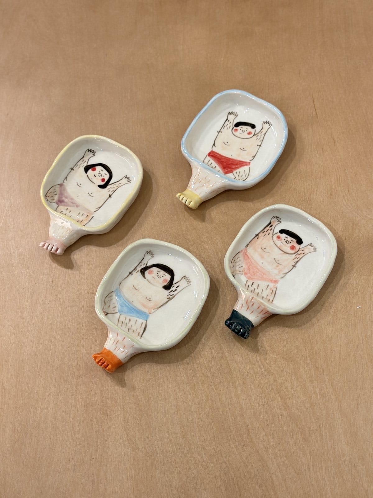 Porcelain plate-leg style