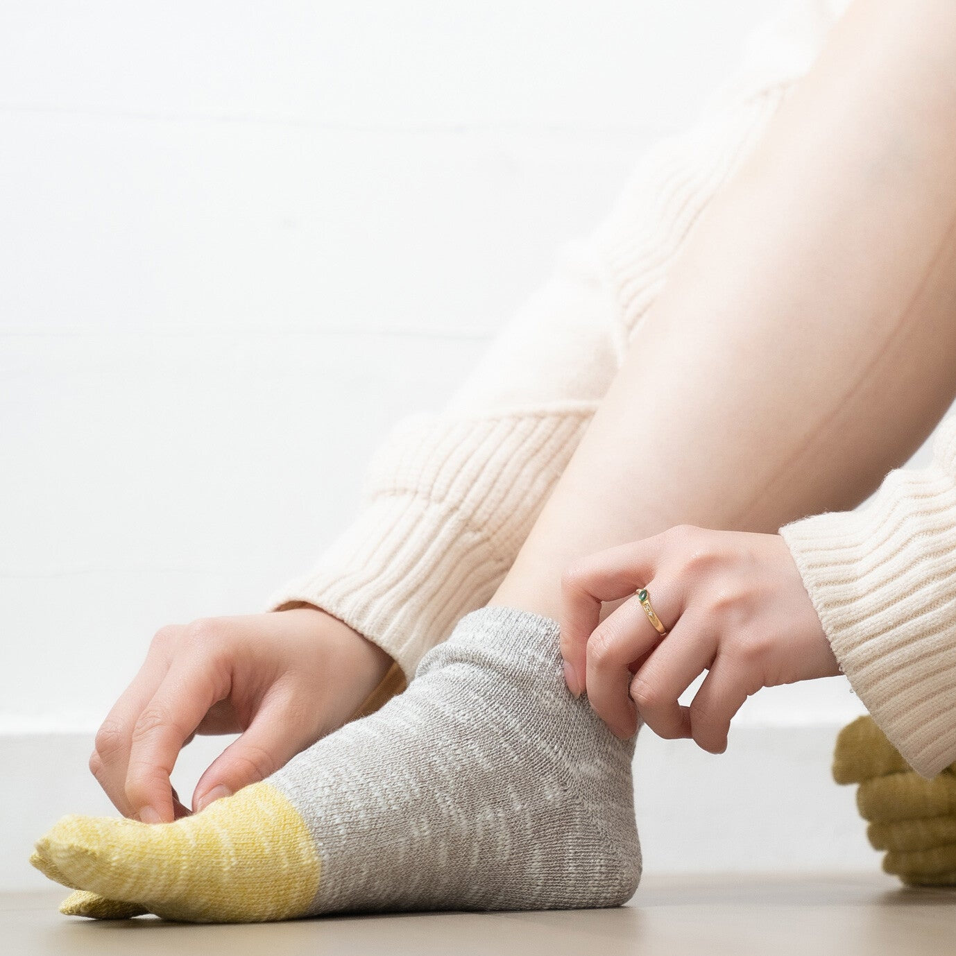 Blue Beam Cotton Yarn Five-Toe Socks (Women's)