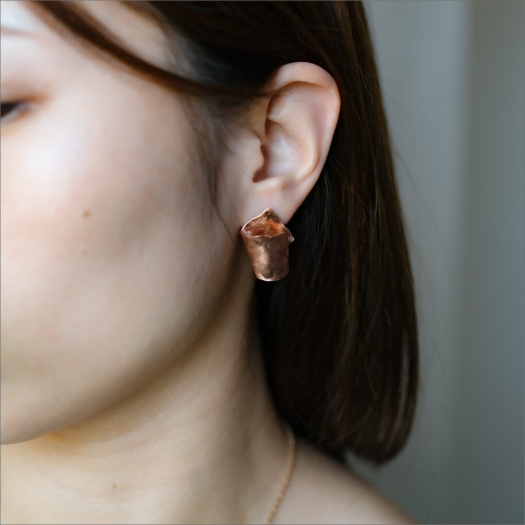 純銅錘紋折疊造型穿孔耳環