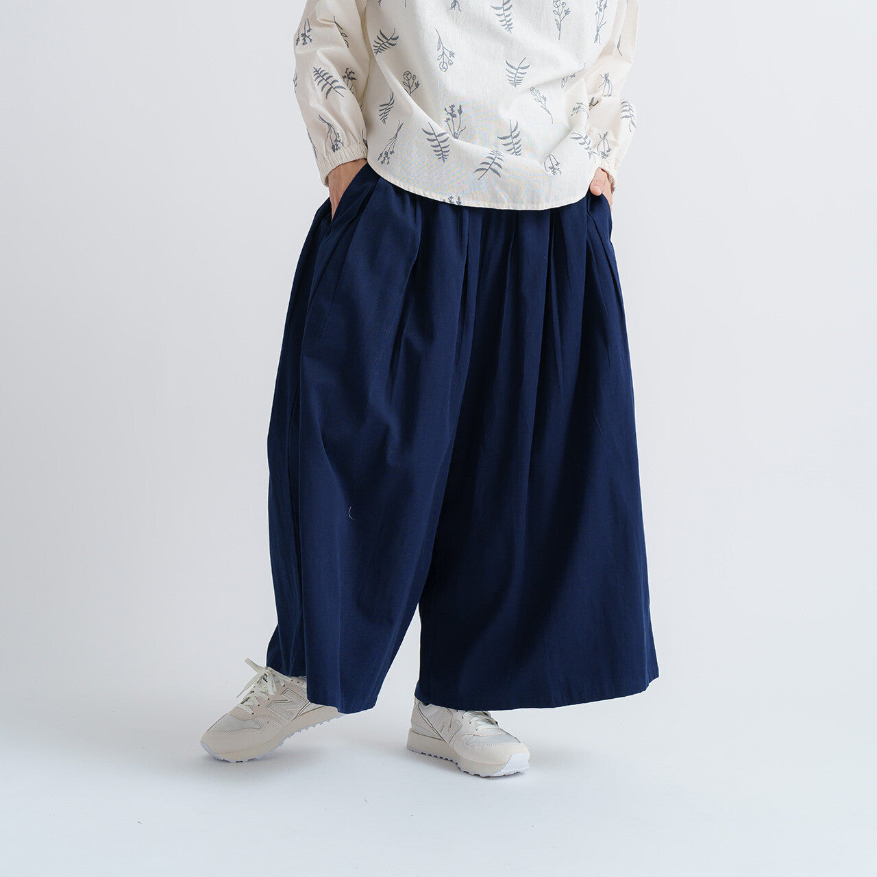 純色皺褶闊腳褲