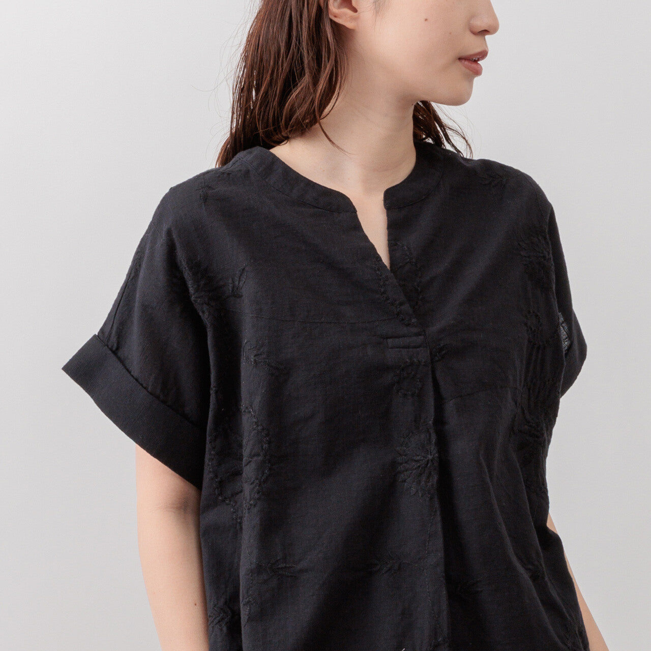 竹節棉刺繡圖案上衣