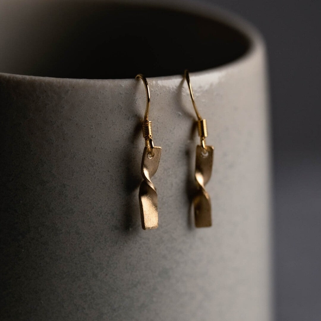 黃銅短款螺旋穿孔耳環