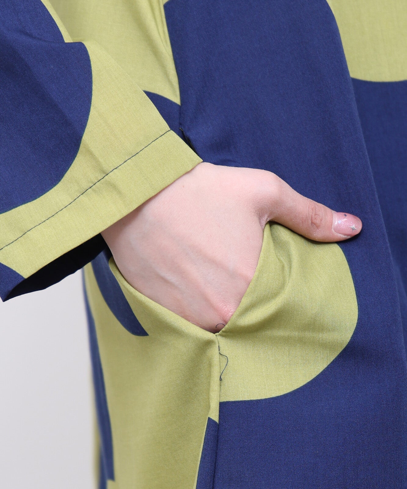 撞色大圓點長身襯衫