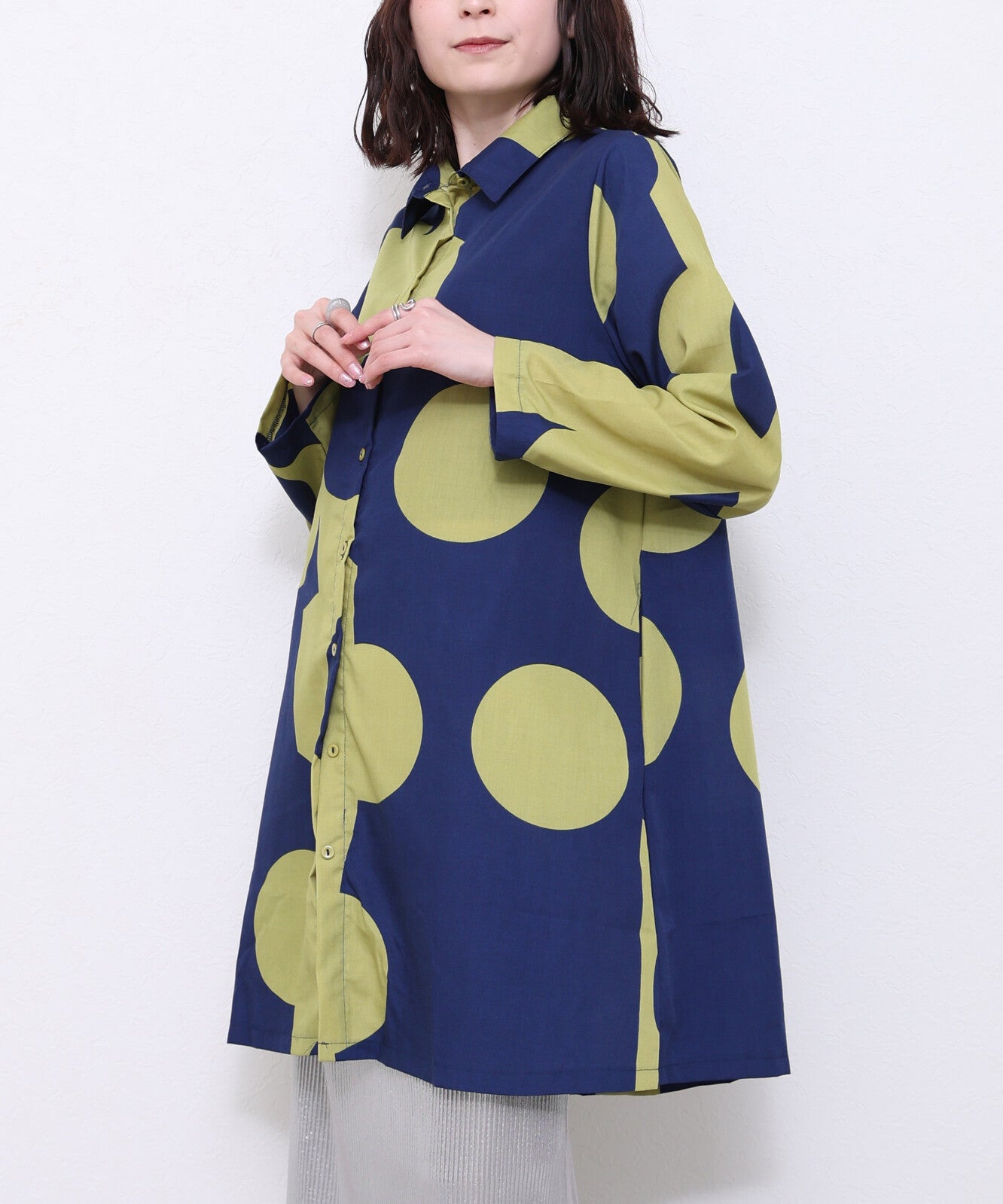 撞色大圓點長身襯衫