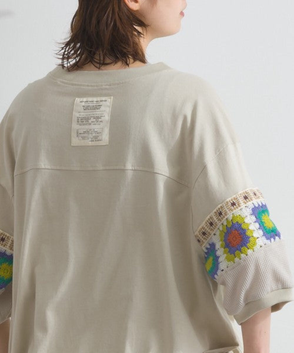 袖口鉤花圖案寬鬆T-shirt