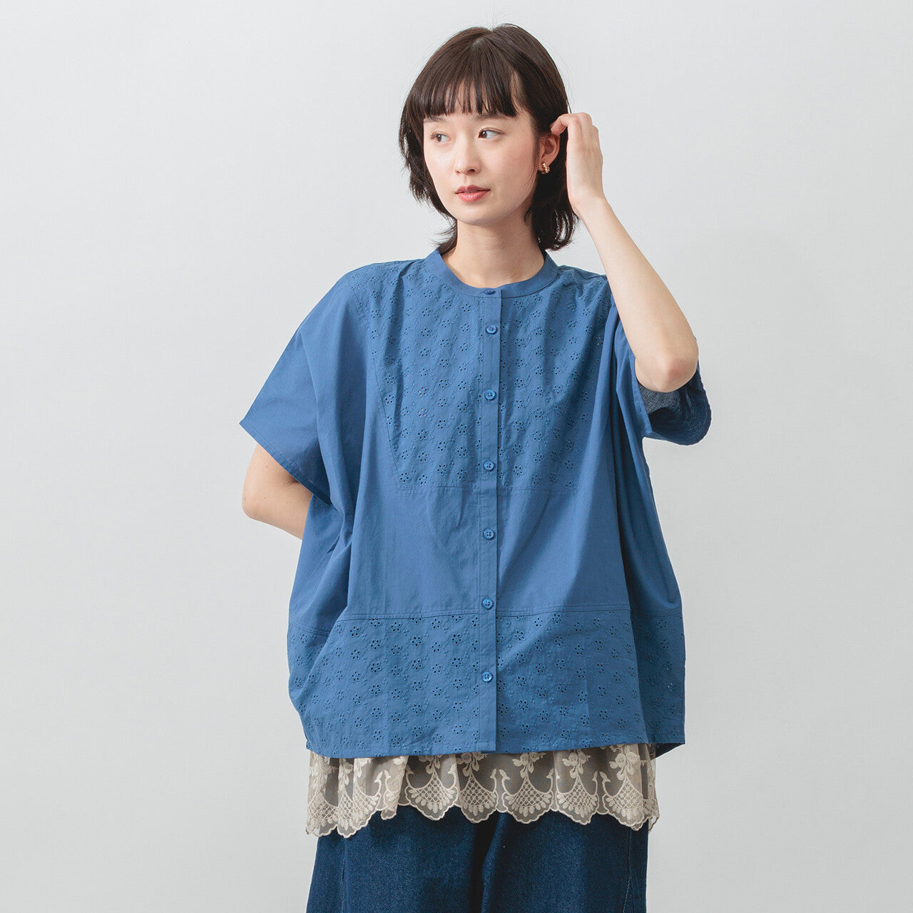 刺繡小花開襟襯衫
