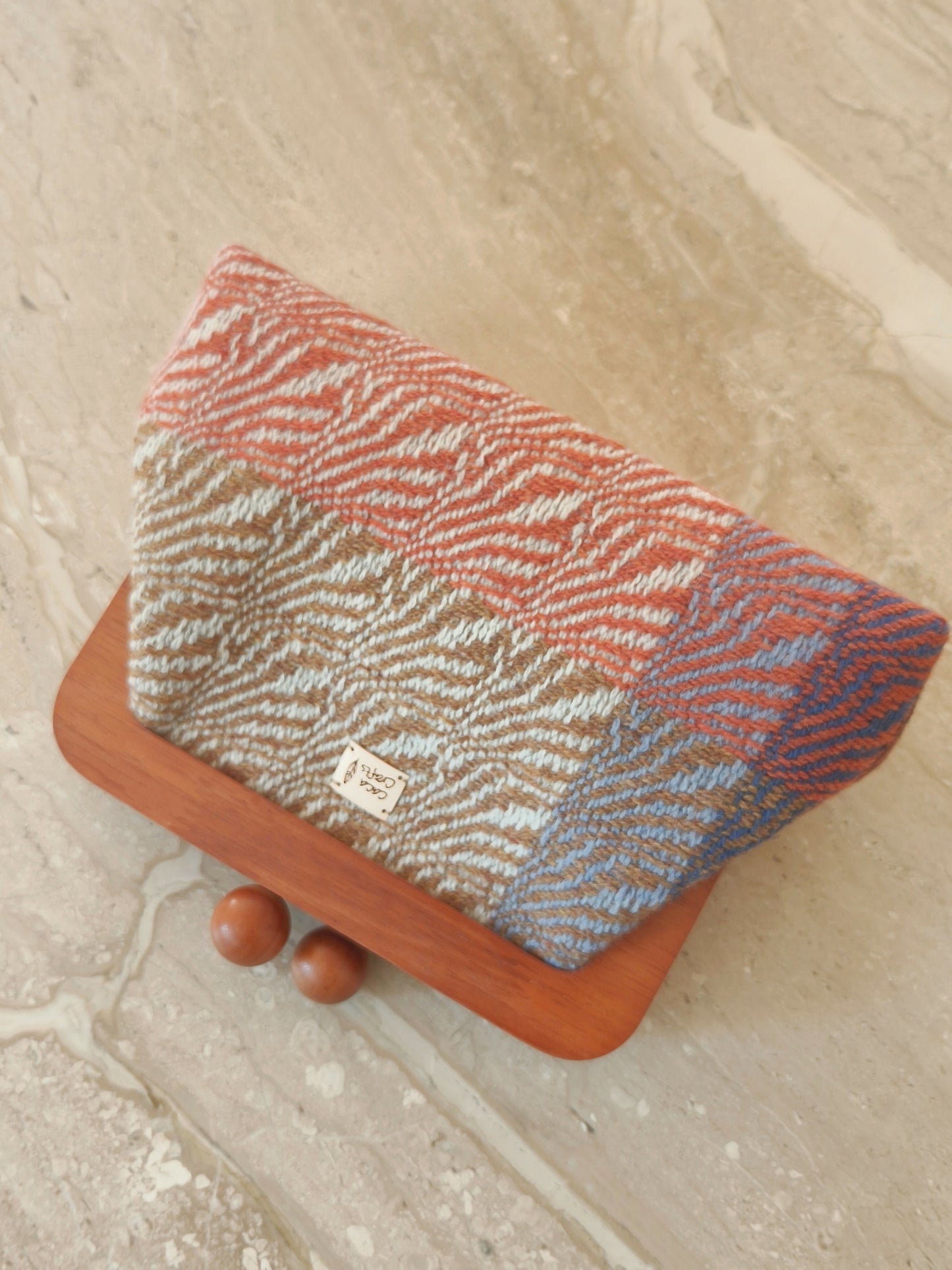 香港手織布 X 木口金袋 Handwoven Wooden Frame Bag