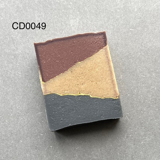 檀香 洋甘菊 竹炭 乳香 保濕修護 手工皂