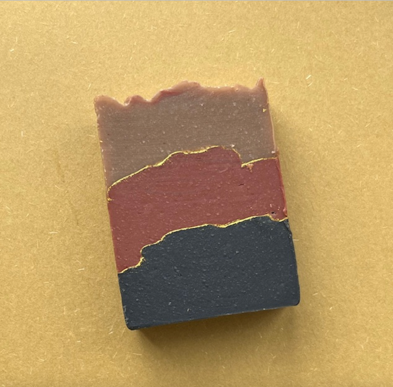 竹炭 廣藿香 摩洛哥紅泥 乳木果油 保濕修護 手工皂