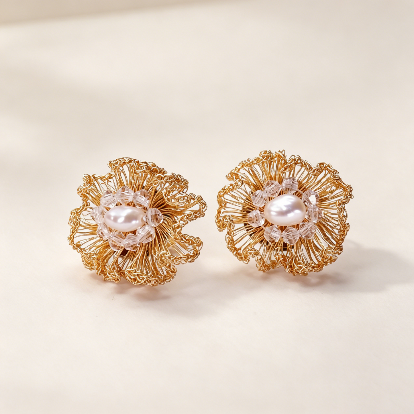 [Flower Shadow Pearl 5mm-Gold 2cm] Embroidered earrings