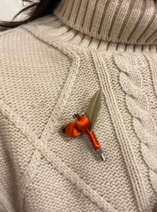 GukMat鞠物心口針-聖誕果實