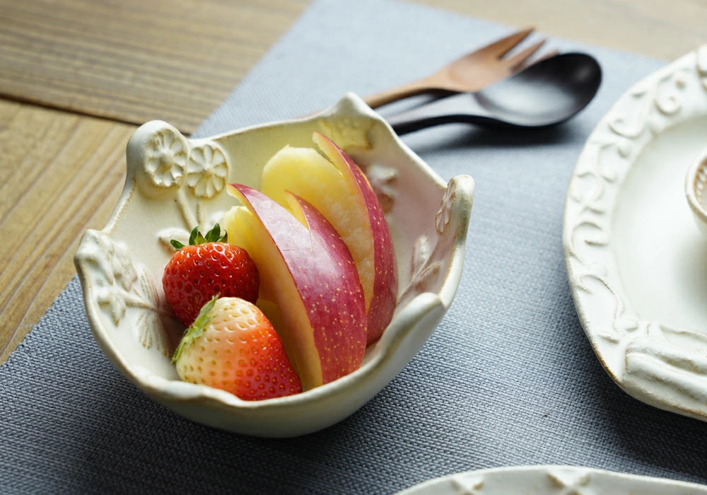 益子燒 花卉浮雕圖案小餐碗