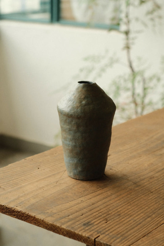 {陶器。日常} - 手捏花器