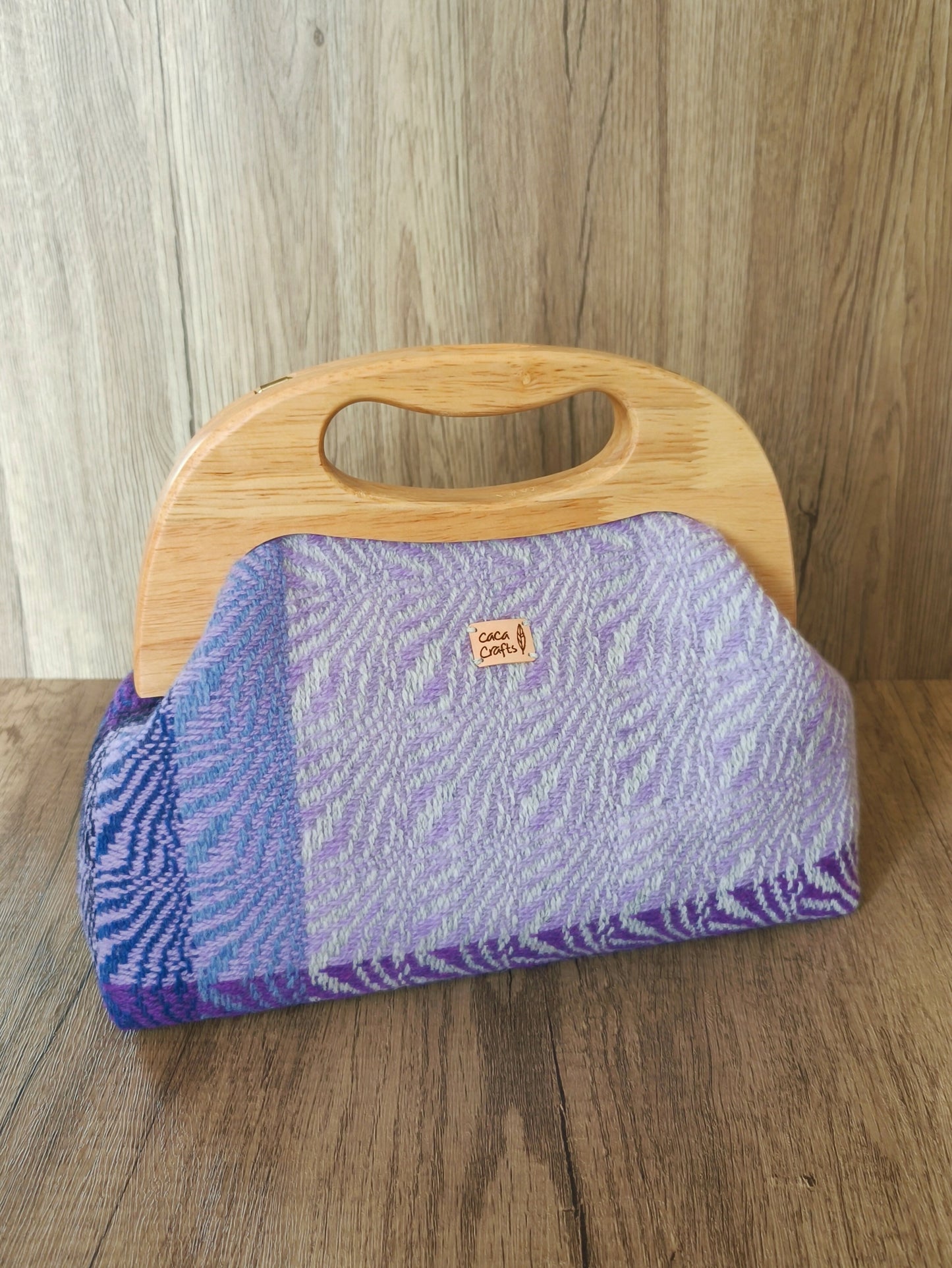 香港手織布 X 木口金袋 Handwoven Wooden Frame Bag