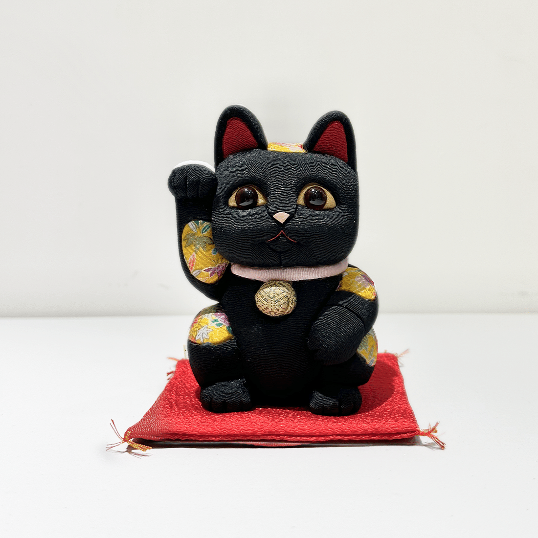 Lucky cat feng shui (black)