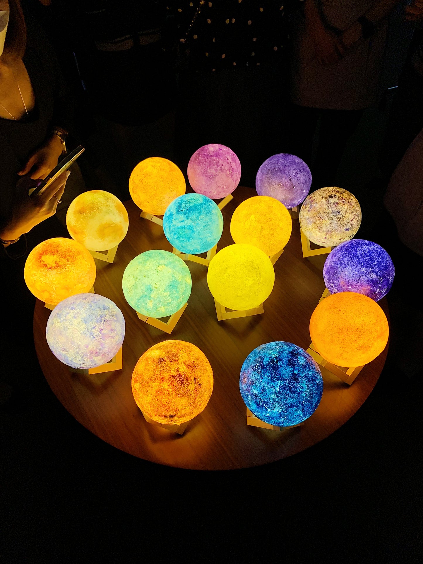 Professional color analysis combined with hand-painted moon lamp workshop